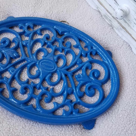 Blue Trivet Oval Cast Iron Metal Wall Table Kitchen Home Decor Vintage Design - Picture 13 of 15